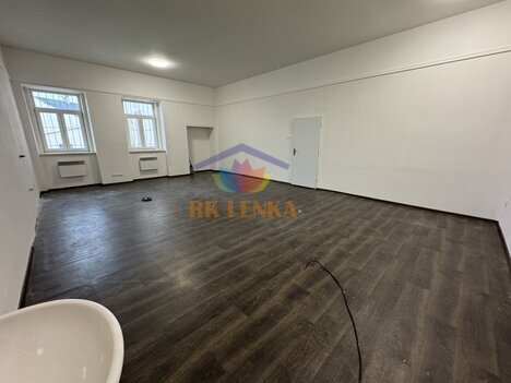 Pronájem komerčních prostor - náměstí Místek