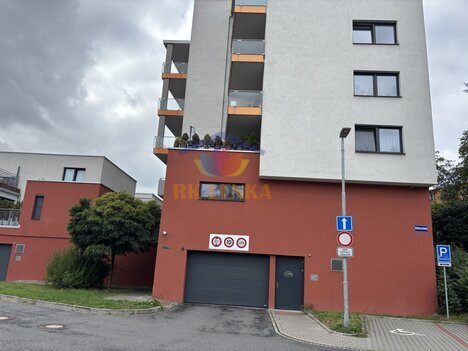 Nabízíme k pronájmu byt 1+kk s garážovým stáním, Ostrava Poruba